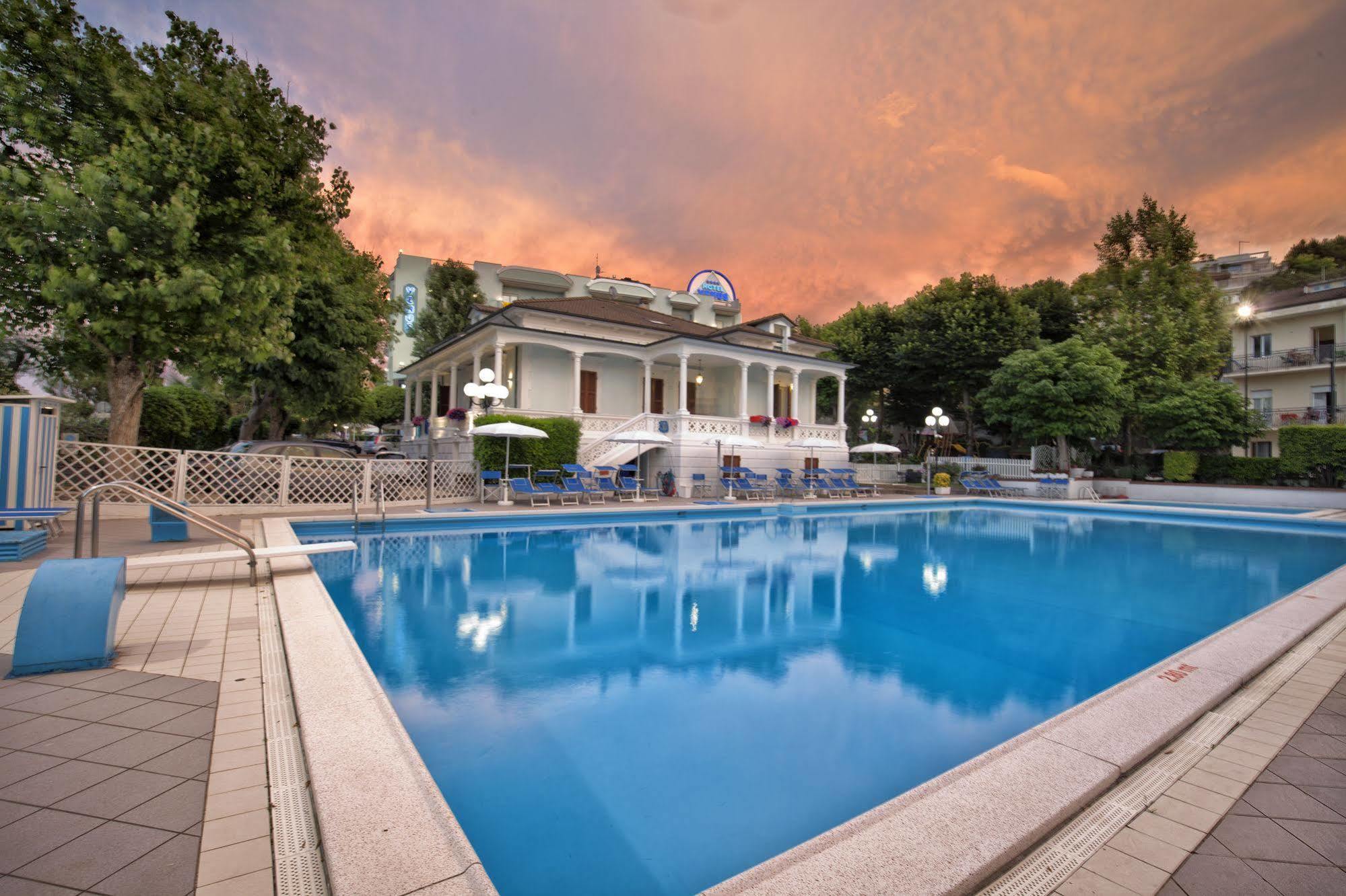 Hotel Venus Gabicce Mare Exterior photo