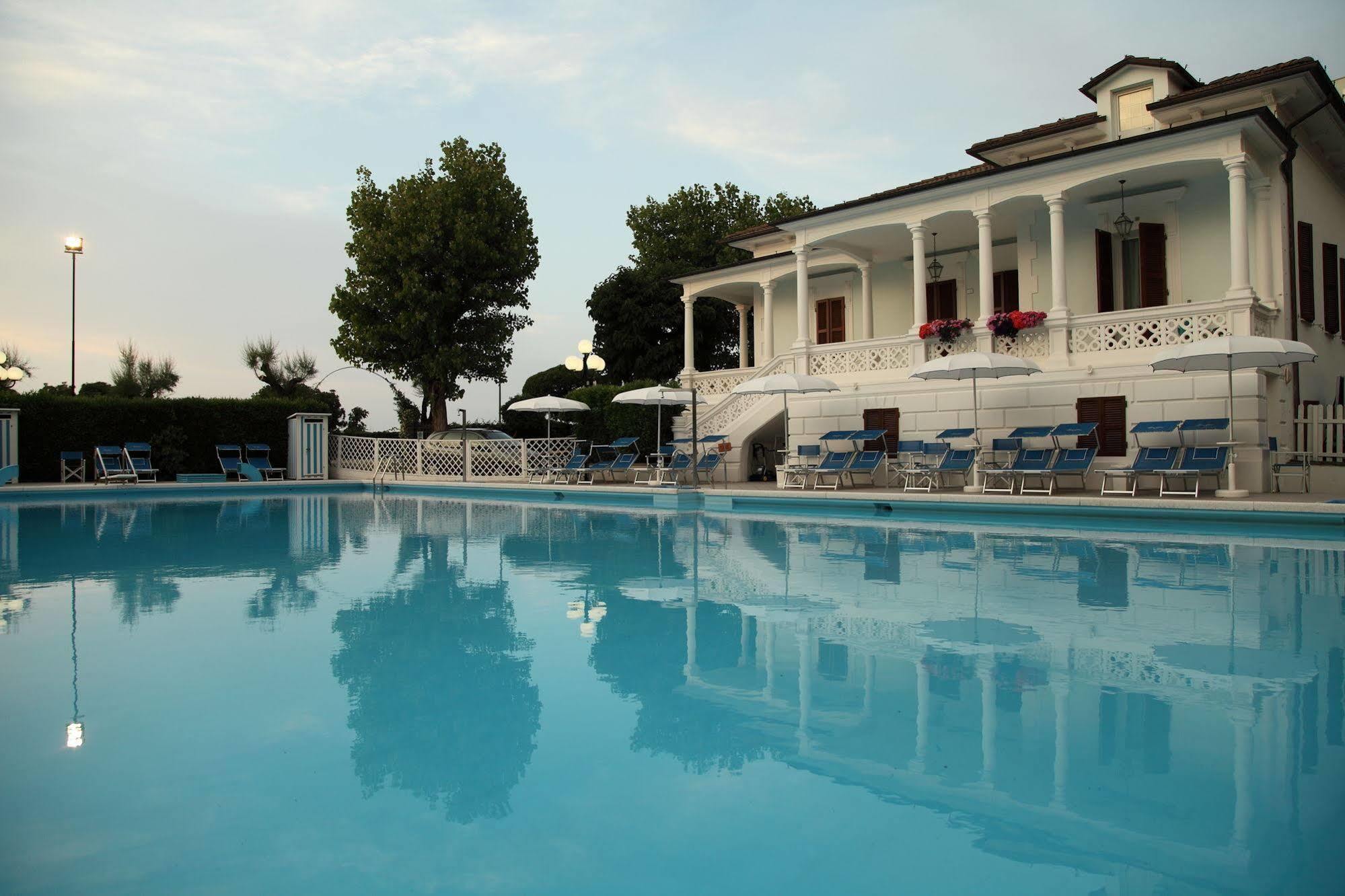 Hotel Venus Gabicce Mare Exterior photo